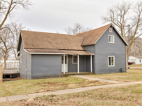 2nd image of 300 2nd St NE
