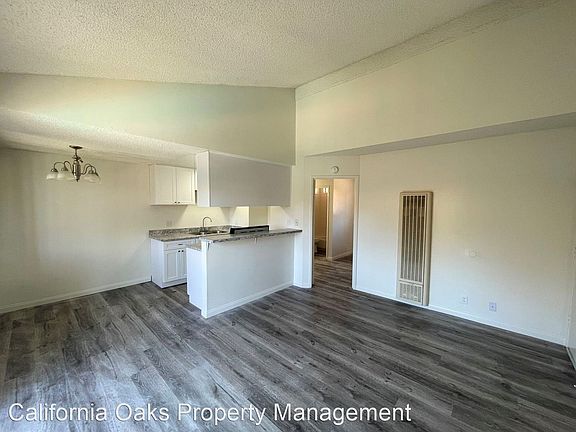 5th image of 10880 Del Norte St #18