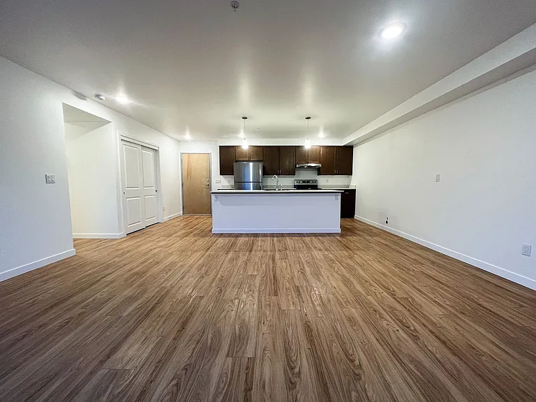 Leeward Apartments — Photo 10