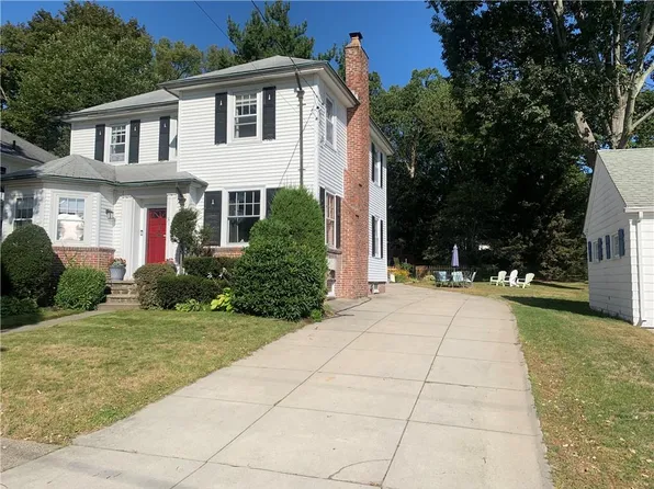 31 Elmcrest Ave, Providence, RI 02908