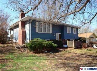 8705 Weir St, Omaha, NE 68127