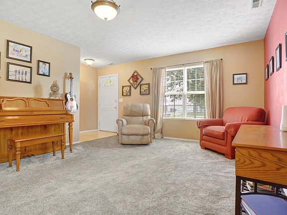 4th image of 2839 Ohunter Ave