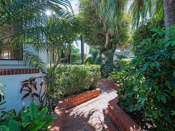 532 Bay Villas LN, NAPLES, FL 34108