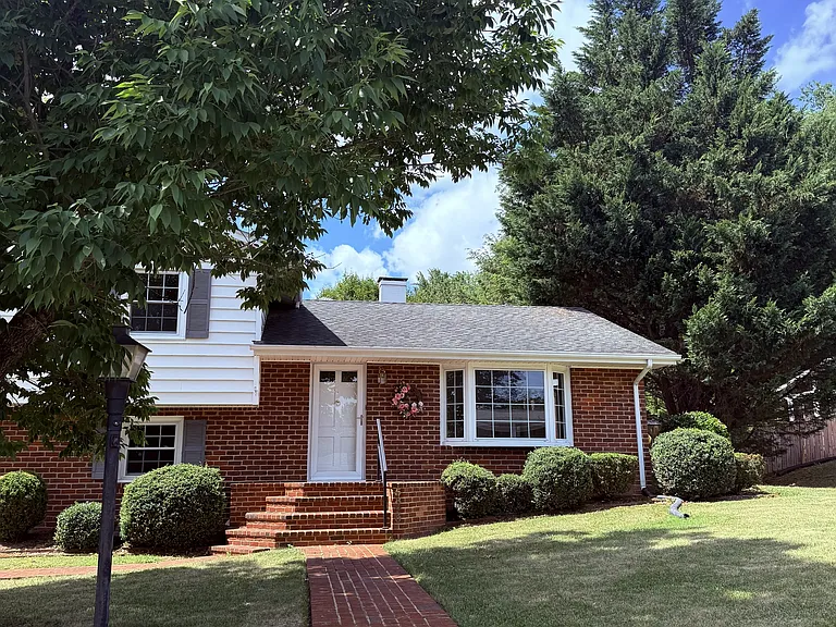 5820 Castle Rock Rd — Photo 1