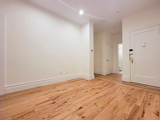 4th image of 506 E 88th St #3D