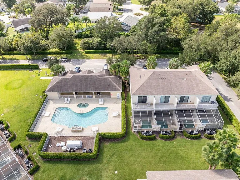 1615 Retreat Cir — Photo 11