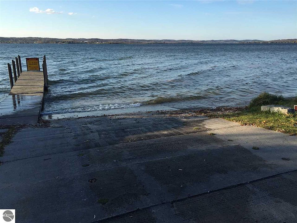 7770 S Bingham Rdg, Traverse City, MI 49684 Zillow
