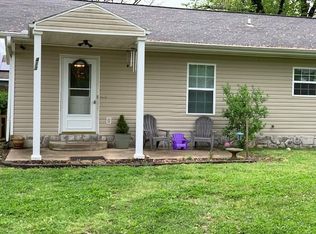 413 Dallas St SE, Gravette, AR 72736