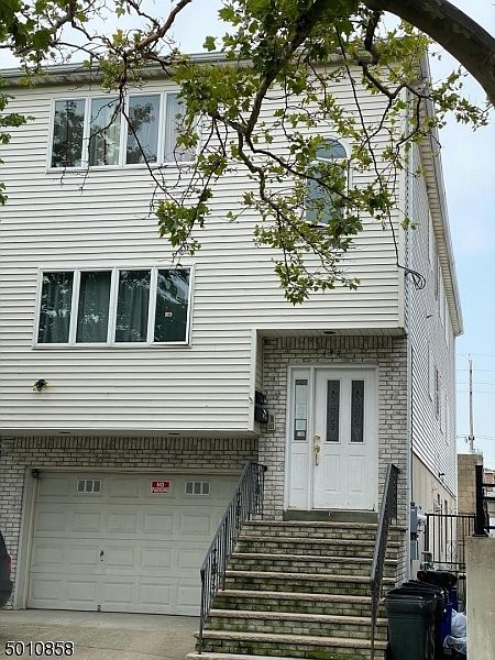 2nd image of 157 Delancy St