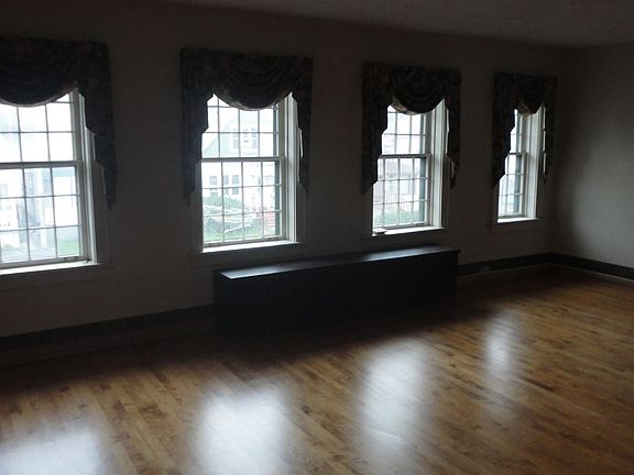 2nd image of 2925 W Lincoln Ave #A