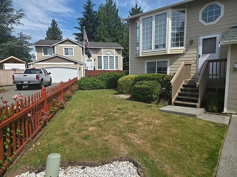 8224 50th Ave NE — Photo 1