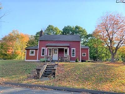 2nd image of 284 Lake St