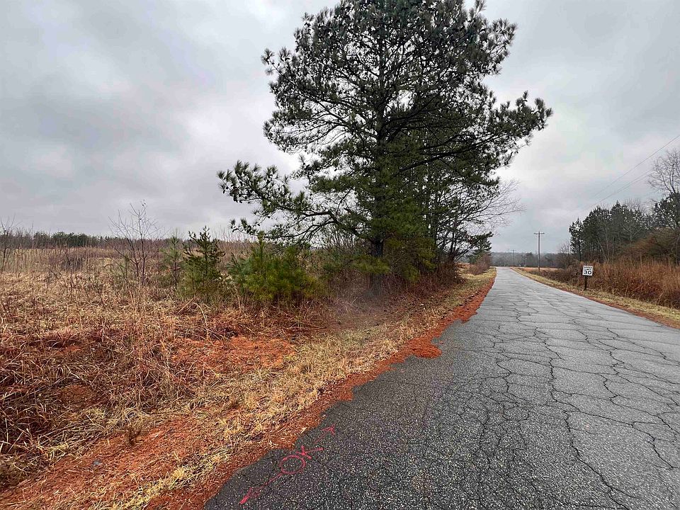2nd image of 610 Wooden Bridge Rd