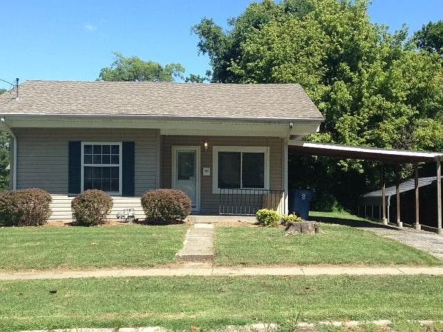 819 Powell Ave photo 1