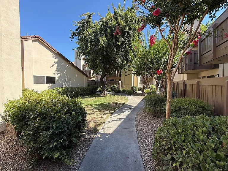 3701 Colonial Dr #201 — Photo 5