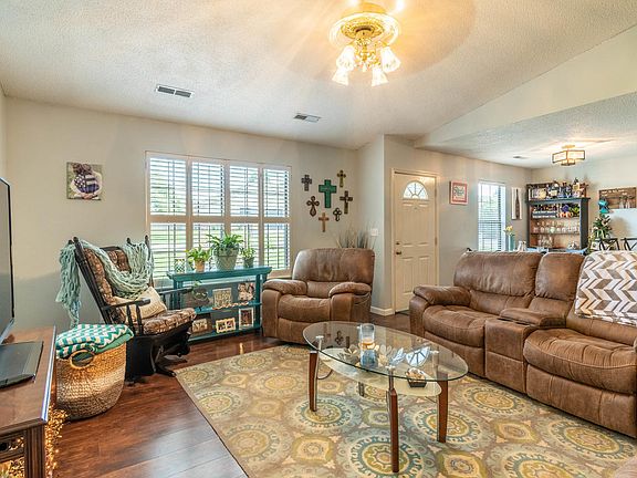 2nd image of 319 Lavista Dr