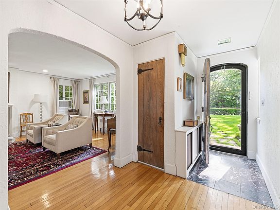 3rd image of 89 Bayview Avenue
