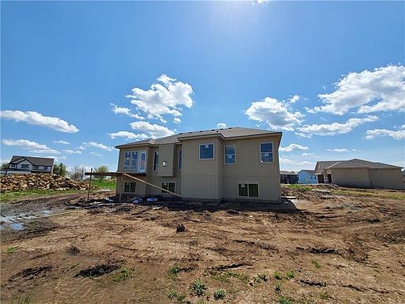 4th image of 8104 SE Juniper Court