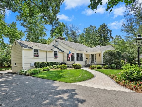 2nd image of 791 Knollwood Ter