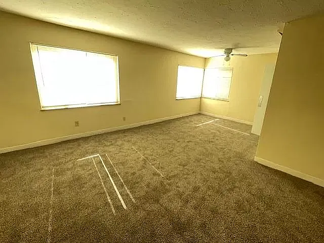 Georgian Manor - Awesome Natural Light and Lake Views in Some Suites
