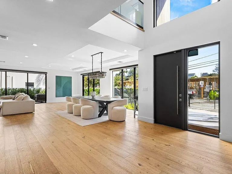 705 SW 8th Ter — Photo 13