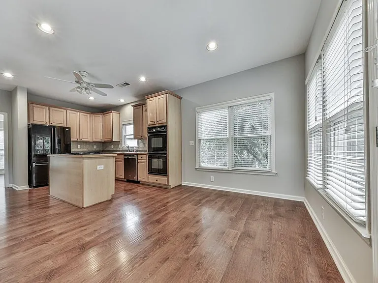 408 Sixes Dr — Photo 12