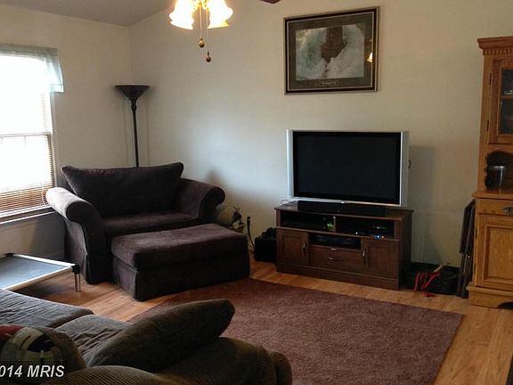 2nd image of 526 Halleck St