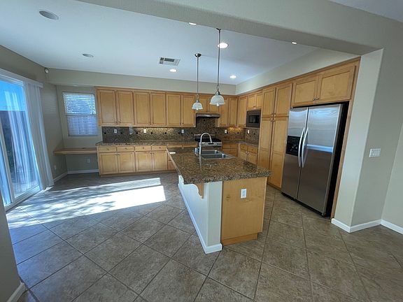 2nd image of 1151 Lake Park Dr