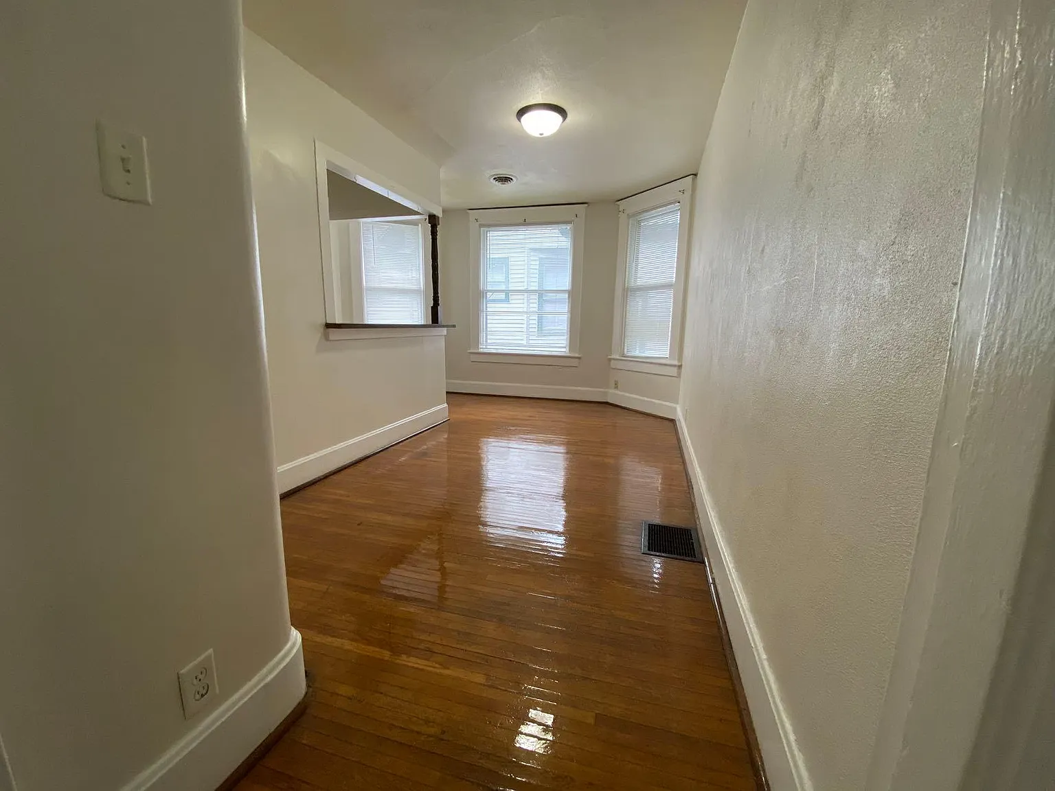 1 bed, 942 sqft, $750 — Photo 3