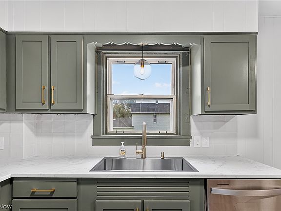 5th image of 131 Madison St