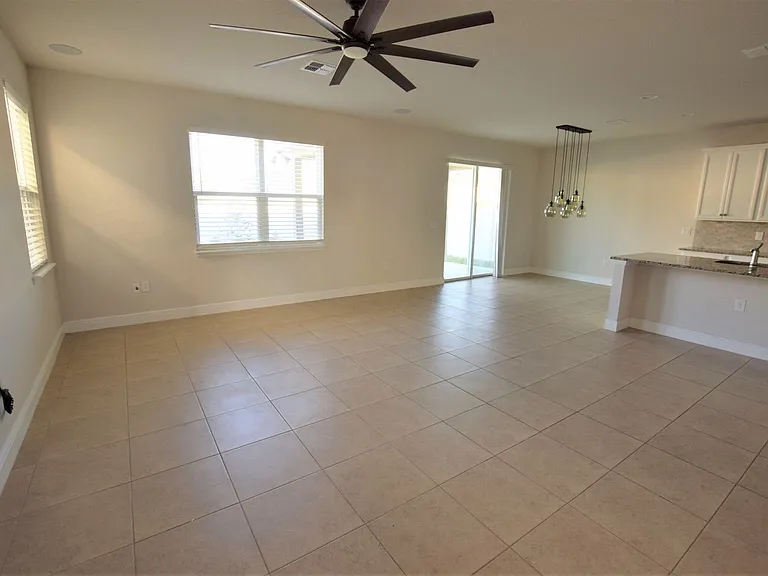 4358 Silver Creek St — Photo 6