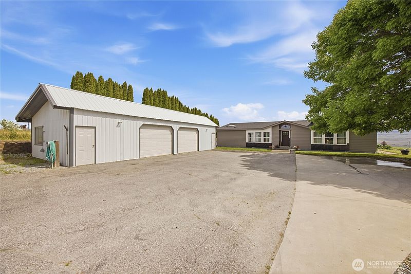 2nd image of 66 Lakeview Way