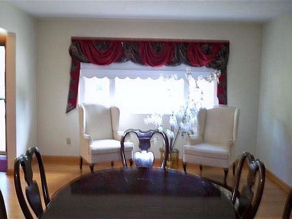 5th image of 51 Paula Dr