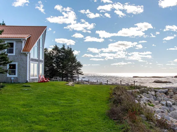 19 Ryers Rd, Indian Harbour, NS B3Z 3P9