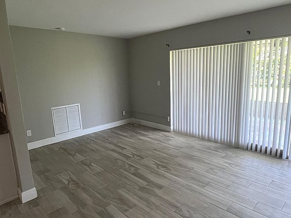 4th image of 327 Fleetwood Ave