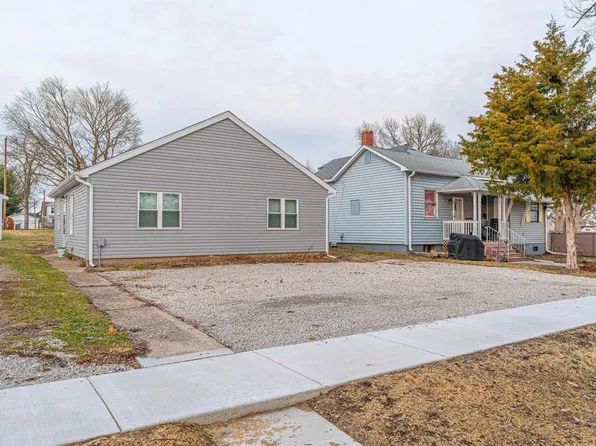 608 6th St, Lincoln, IL 62656