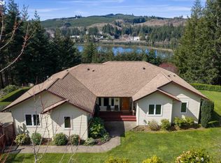 93621 Links Ln, Coos Bay, OR 97420