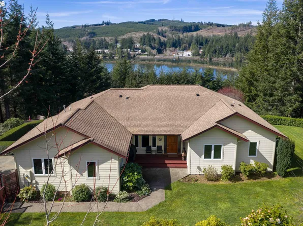93621 Links Ln, Coos Bay, OR 97420