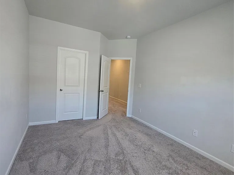 5240 Kinsbridge Dr — Photo 23