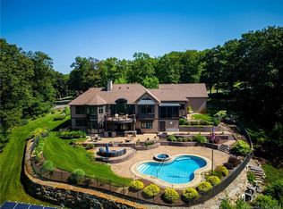 8 Setting Sun Trl, Ellington, CT 06029