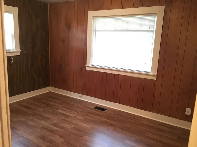 4555 NE 85th Ave — Photo 5