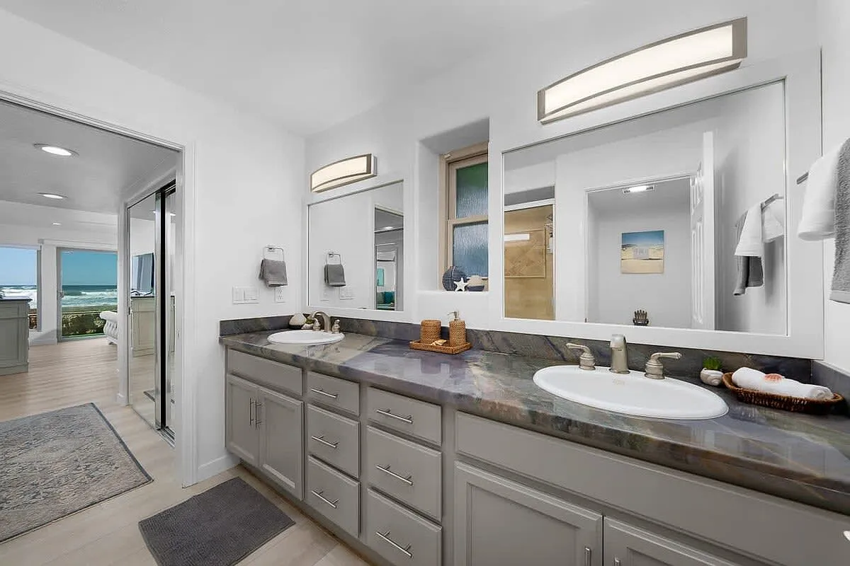 3901 Ocean Front Walk - 1 — Photo 2