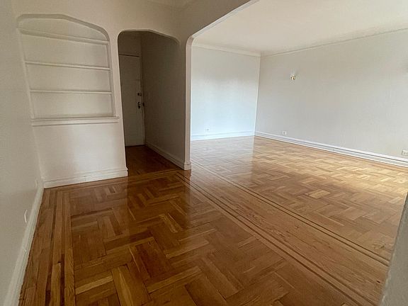 2nd image of 2260 Bronx Park E APT 4G