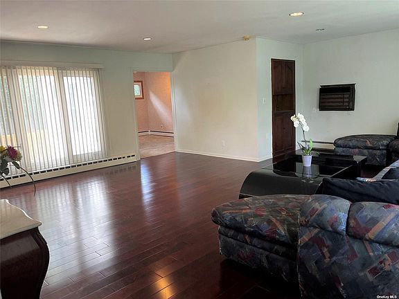 5th image of 510 Lakeville Ln