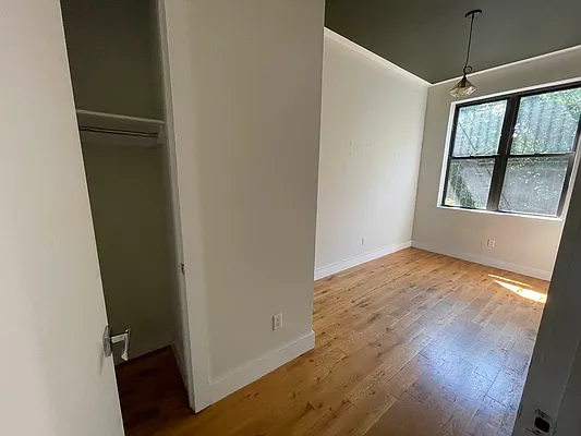 Rented by Lodger Corp | media 30