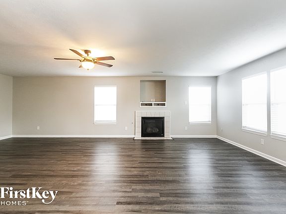 3rd image of 5671 W Woodview Trl