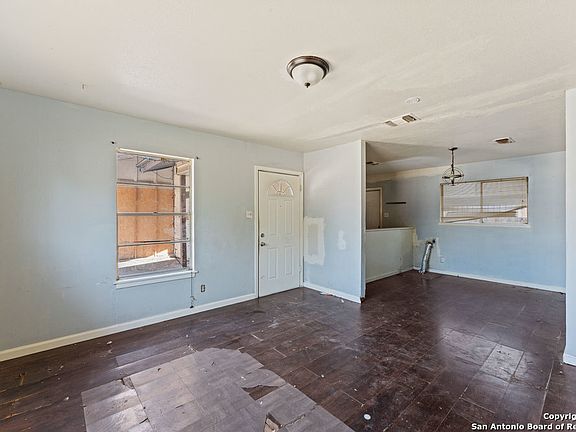 4th image of 6614 Brownleaf St
