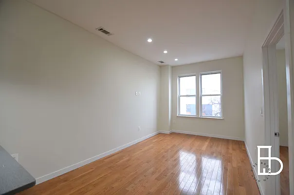 Rented by Miron Realty Group | media 11