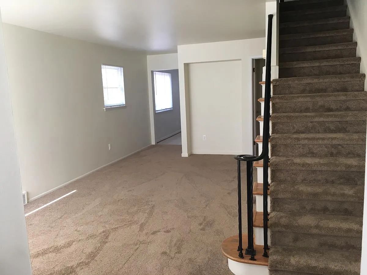 3 bed, 1.5 bath, 1250 sqft, $1,650 — Photo 2