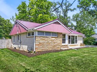 621 W Slocum Lake Rd, Wauconda, IL 60084